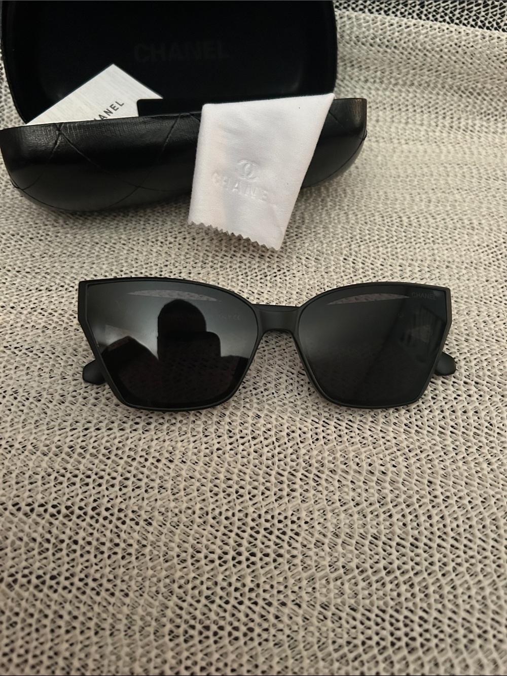 Fashion- Black Cat-Eye Sunglasses - Accessory